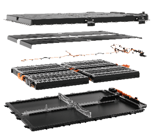 Insight Mercedes-Benz Drivetrains & Efficiency: die Batterie-Kompetenz. Explosionsdarstellung der neuen MMA-Batterie (Mercedes Benz Modular Architecture) mit zwei zur Auswahl stehenden Zellchemien: LFP und NMC.  Insight Mercedes-Benz Drivetrains & Efficiency: battery expertise. Exploded view of the new MMA (Mercedes-Benz Modular Architecture) battery with two cell chemistries to choose from: LFP and NMC. 